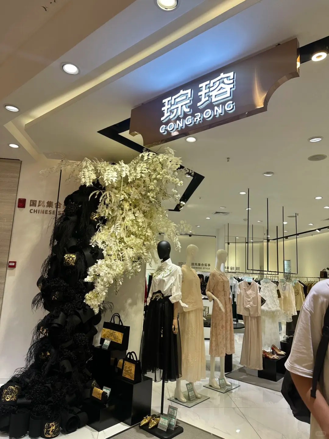 婚礼妈妈装怎么选？新中式婚宴穿搭指南